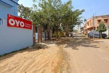 Hôtel Oyo 10512 Toshani Palace