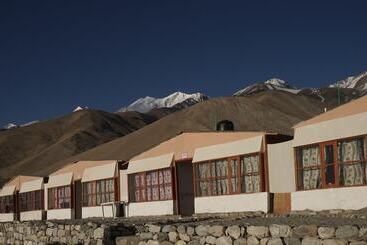 فندق Pangong Holiday Cottages