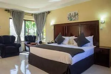 هتل Zambezi Way Lodge