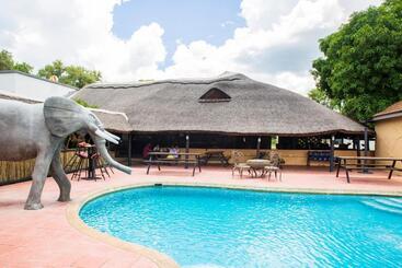 هتل Zambezi Way Lodge
