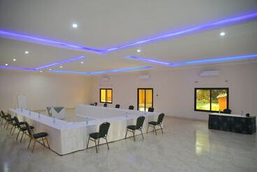 هتل Anina S Executive Lodge