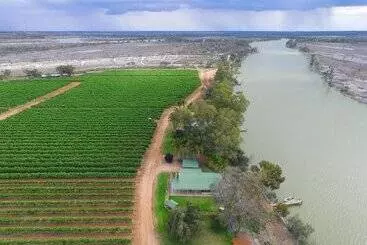Mundic Waterfront Cottages