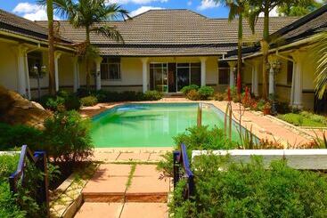 تختخواب و صبحانه Melunah Lodge