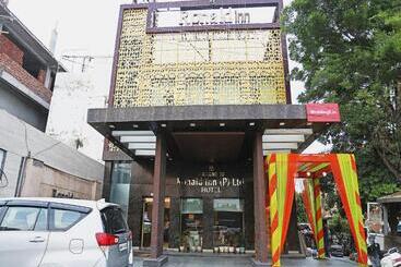 Super Capital O 8902 Hotel Ronald Inn