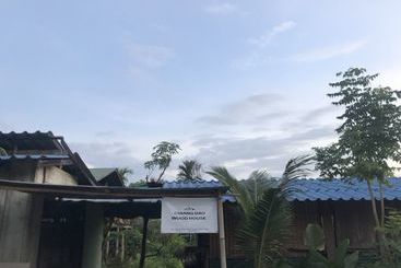 Albergue Chiangdao Wood House Homestay