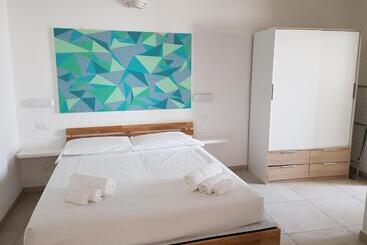 ベッドアンドブレックファースト B. Sinis