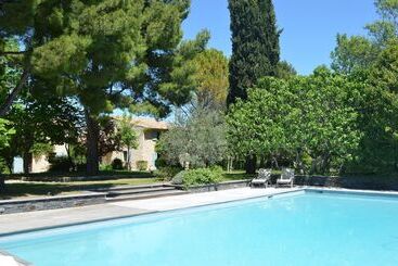 تختخواب و صبحانه Campagne Chastel