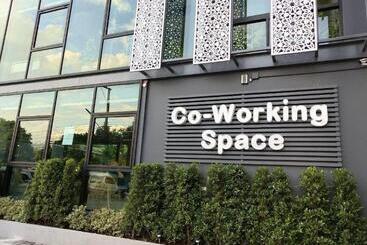 هاستل Lana Beds & Space