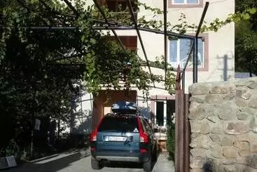 تختخواب و صبحانه Elmira