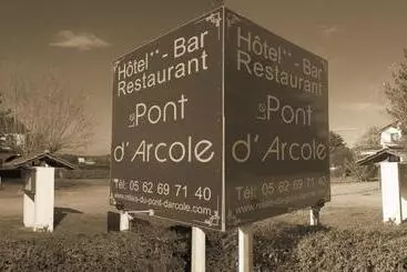 Hôtel Logis Hôtel Le Pont D Arcole