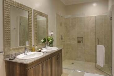 Отель The Bishop S House Rwanda