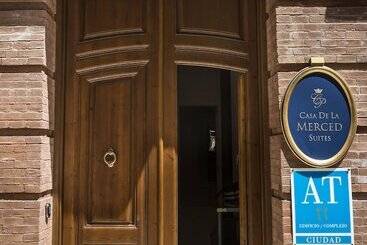 آپارتمان Casa De La Merced Suites