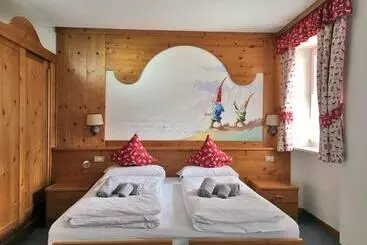 Retkeilymaja Rifugio Monti Pallidi