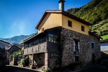 بنسيون Núcleo De Turismo Rural La Corte