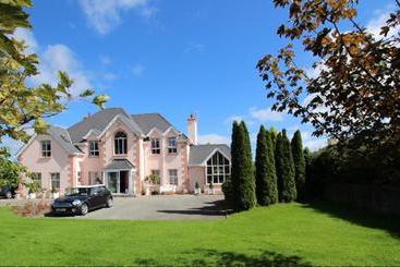 ペンション Maple Lodge