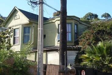 هاستل Hostal Residencia Blest Gana