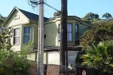 ユースホステル Hostal Residencia Blest Gana