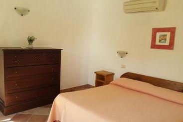 בית מלון כפרי Agriturismo Desole