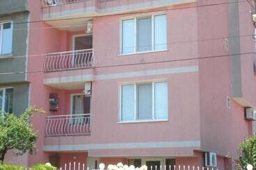 بنسيون The Sunny Home Guesthouse