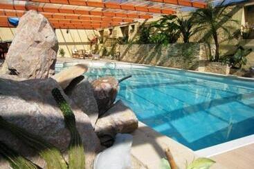 Pension Chateau Du Comte