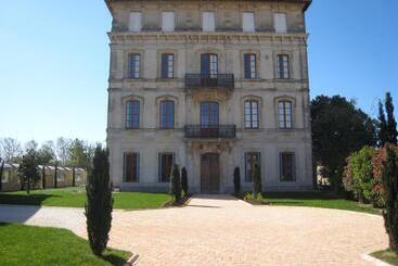 ペンション Chateau Du Comte