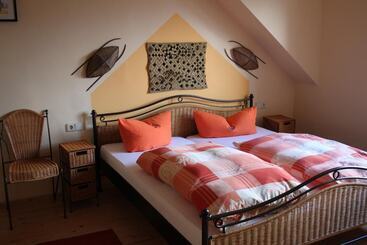 ユースホステル Waldhaus Colditz Garni