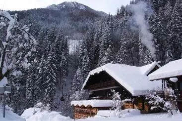 هاستل Guest House And Museum Firšt