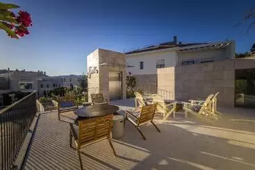 Pensione Somewhere  Estoril Guesthouse