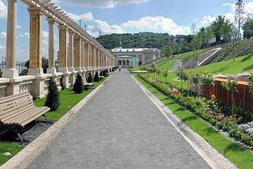 Pensione Balance Green Door 7