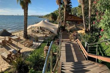 Отель Hôtel Restaurant Le Royal Provence