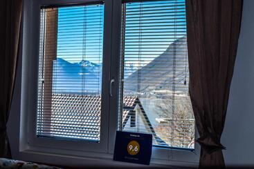 پانسیون Ema Guest House