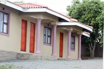 پانسیون Mbopha Guest House