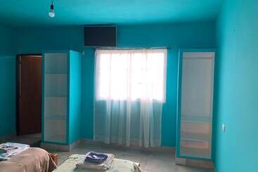 تختخواب و صبحانه Hostal Casa De Piedra