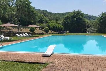 アパートホテル Casale Sul Lago Trasimeno