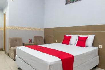 Hotell Reddoorz Near Goa Panggung