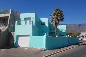 住宿加早餐  The Mountains