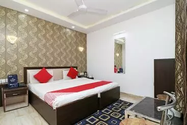 Oyo 36085 Hotel Apollo Agra