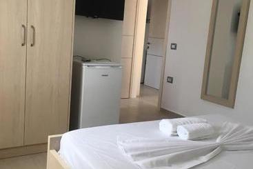 ホテル Durmishi Rooms & Apartments & Beach