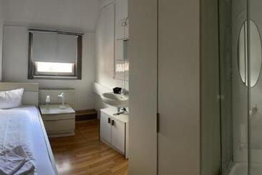 בית מלון כפרי Linde Restaurant &