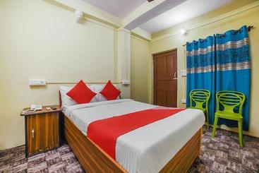 Oyo 30141 Adarsh Hotel And Restaurant