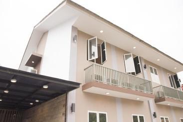 Pansiyon Reddoorz Plus Syariah Near Manggarai Station 3