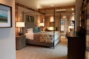 ユースホステル Farmer's Creekside Tavern & Inn