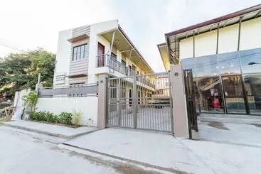 ホテル Reddoorz Plus @ Casa Lucia Sindalan San Fernando City Pampanga