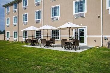 Cobblestone Hotel & Suites   Orrville