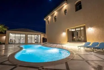 ホテル Jovan Suites