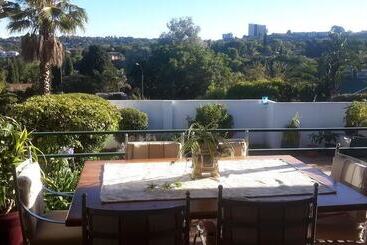 住宿加早餐  Chez Esme Guest House