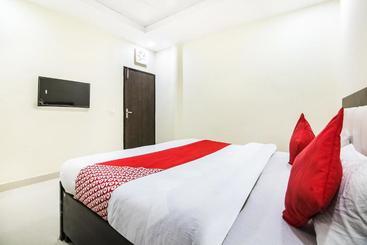 Oyo 15673 Hotel Lotus Inn