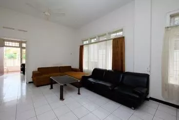 펜션 Reddoorz Near Moro Mall Purwokerto