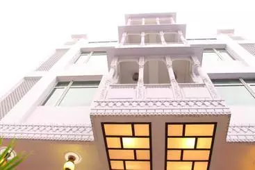 هتل Chit Chat Guest House