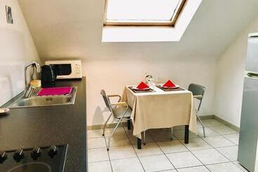 ペンション Fantasia A Spacious Beautiful Apartment & Affordable